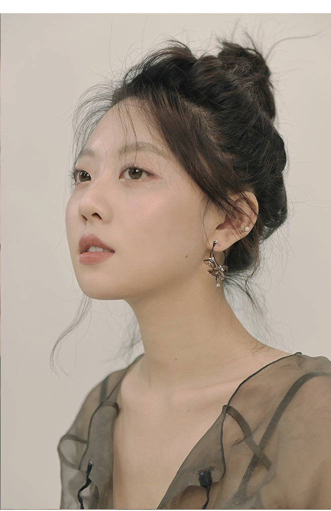 Smoky Bloom Series - Magnetic Clasp Earring - AHED Project